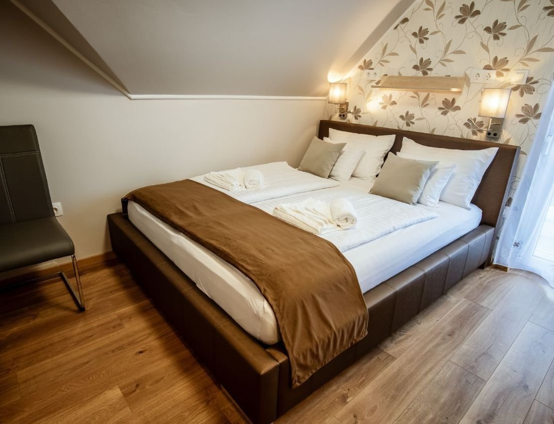 (AAA) Luxuriöses Familienhaus in unmittelbarer Nähe des Balaton-Ufers, auch als Apartmenthaus nutzbar (KK043)