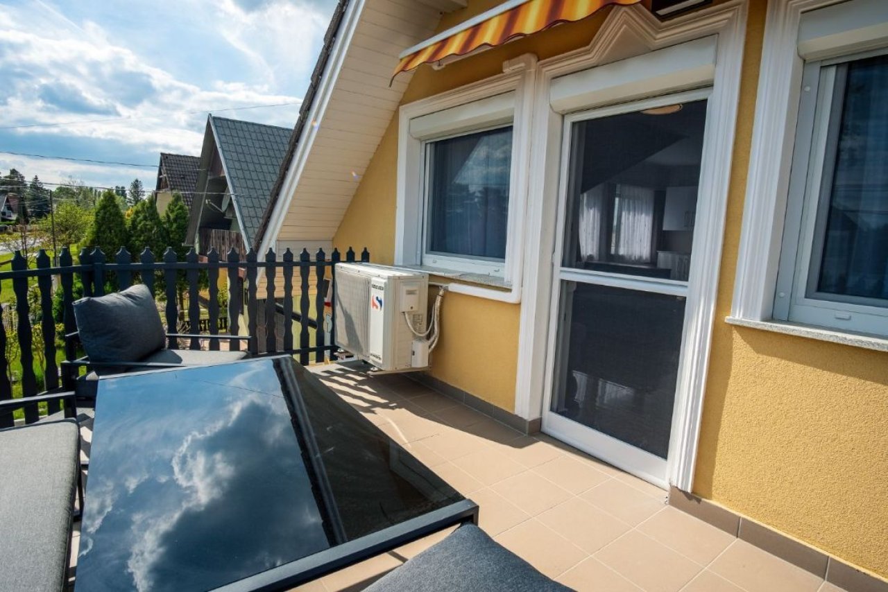 (AAA) Luxuriöses Familienhaus in unmittelbarer Nähe des Balaton-Ufers, auch als Apartmenthaus nutzbar (KK043)