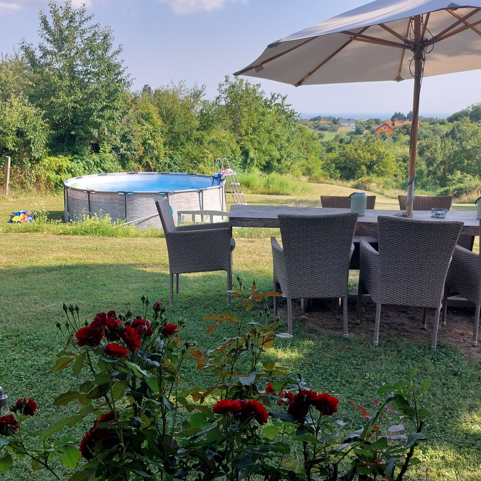 (AAA) Traumhaftes Anwesen für 2 Familien am Nordufer mit Balatonblick (CM192-2)
