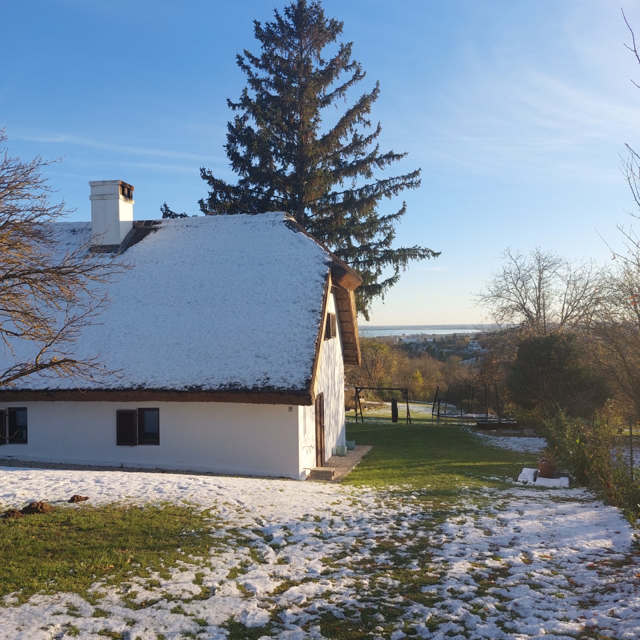 (AAA) Traumhaftes Anwesen für 2 Familien am Nordufer mit Balatonblick (CM192-2)