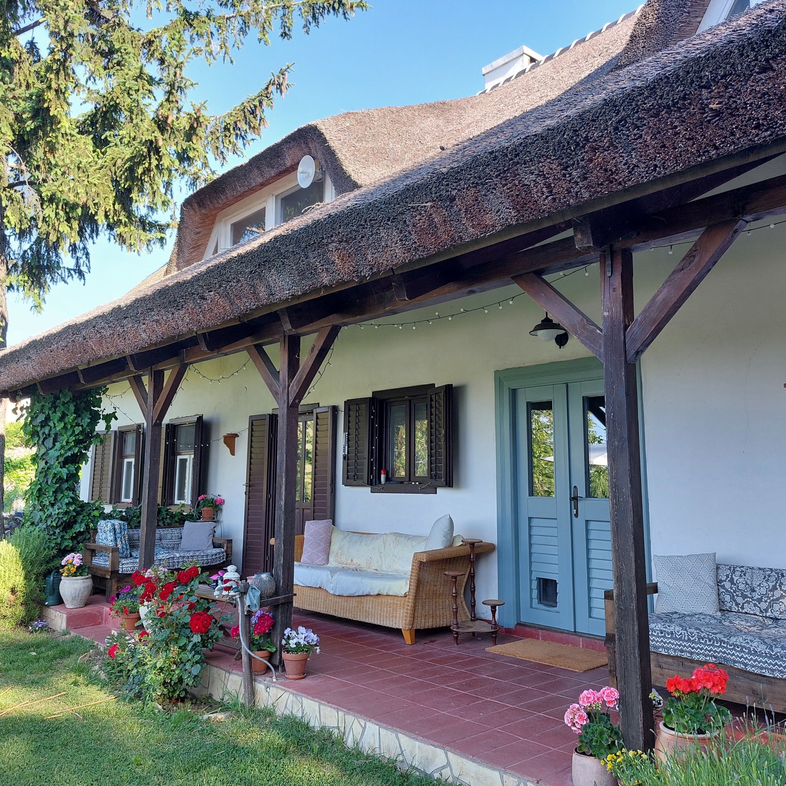 (AAA) Traumhaftes Anwesen für 2 Familien am Nordufer mit Balatonblick (CM192-2)