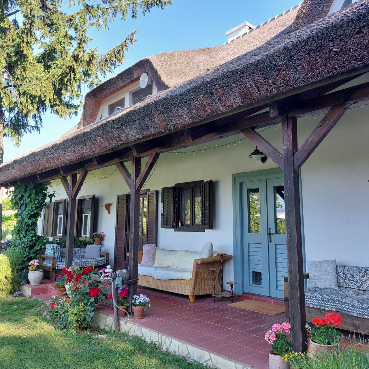 (AAA) Traumhaftes Anwesen für 2 Familien am Nordufer mit Balatonblick (CM192-2)