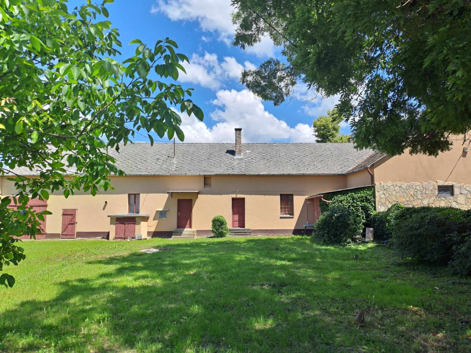 (AAA) Großes Familienhaus in wunderschöner Lage