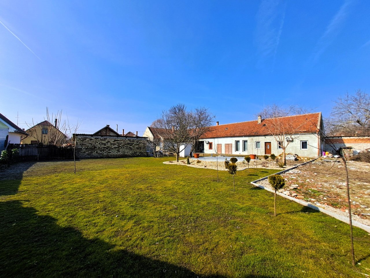 (BAA) Mehrgenerationenhaus mit schönem Grundstück (SIK06)