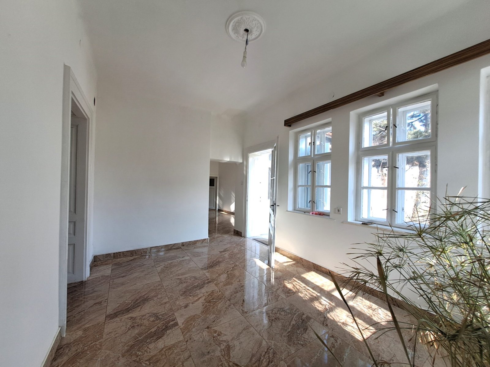 (BAA) Mehrgenerationenhaus mit schönem Grundstück (SIK06)
