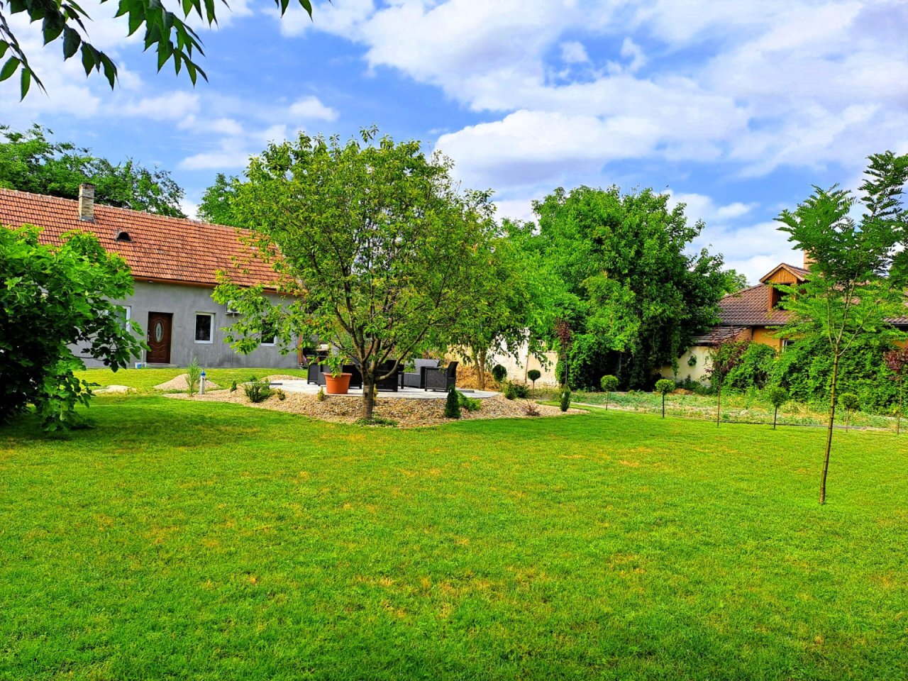 (BAA) Mehrgenerationenhaus mit schönem Grundstück (SIK06)