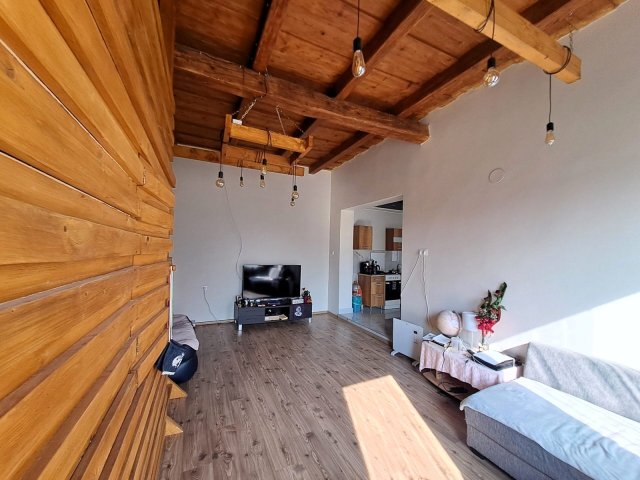 (BAA) Mehrgenerationenhaus mit schönem Grundstück (SIK06)