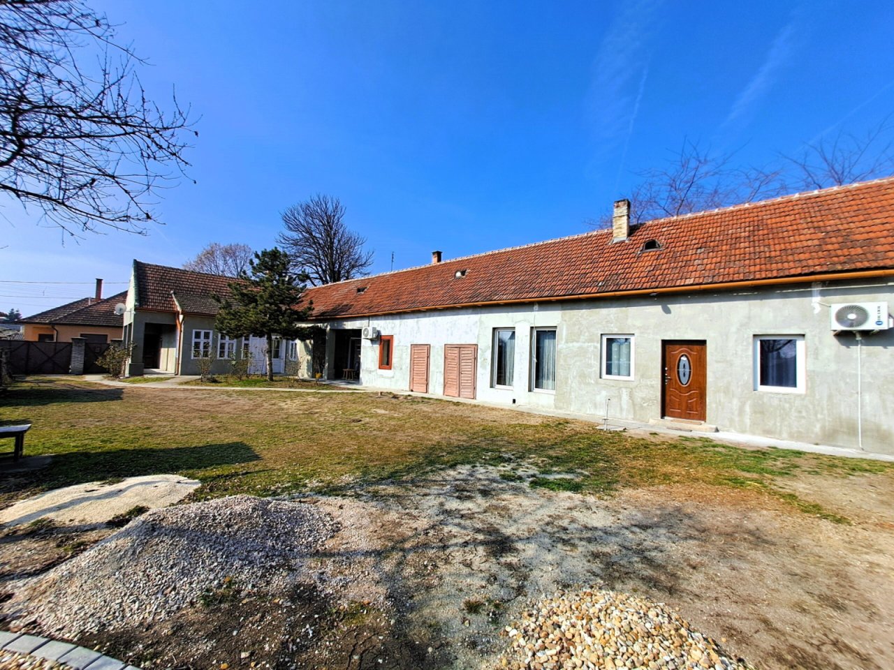(BAA) Mehrgenerationenhaus mit schönem Grundstück (SIK06)