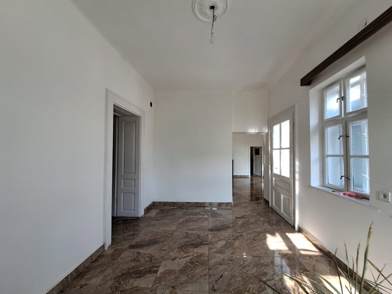 (BAA) Mehrgenerationenhaus mit schönem Grundstück (SIK06)