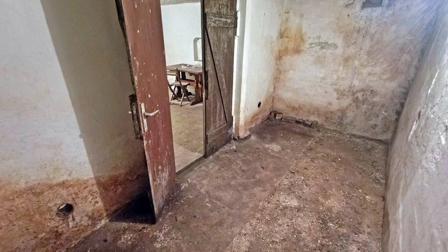 (ABA) Kleines Weinberghäuschen in fast Alleinlage, kann sofort bezogen werden (FER0712)
