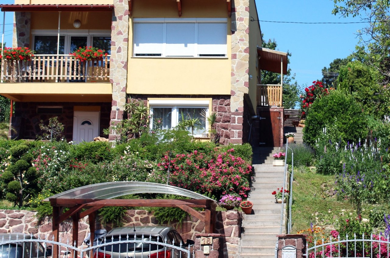 (AAA) Landhaus am Balaton mit Panoramablick für zwei Generationen (FB6009)