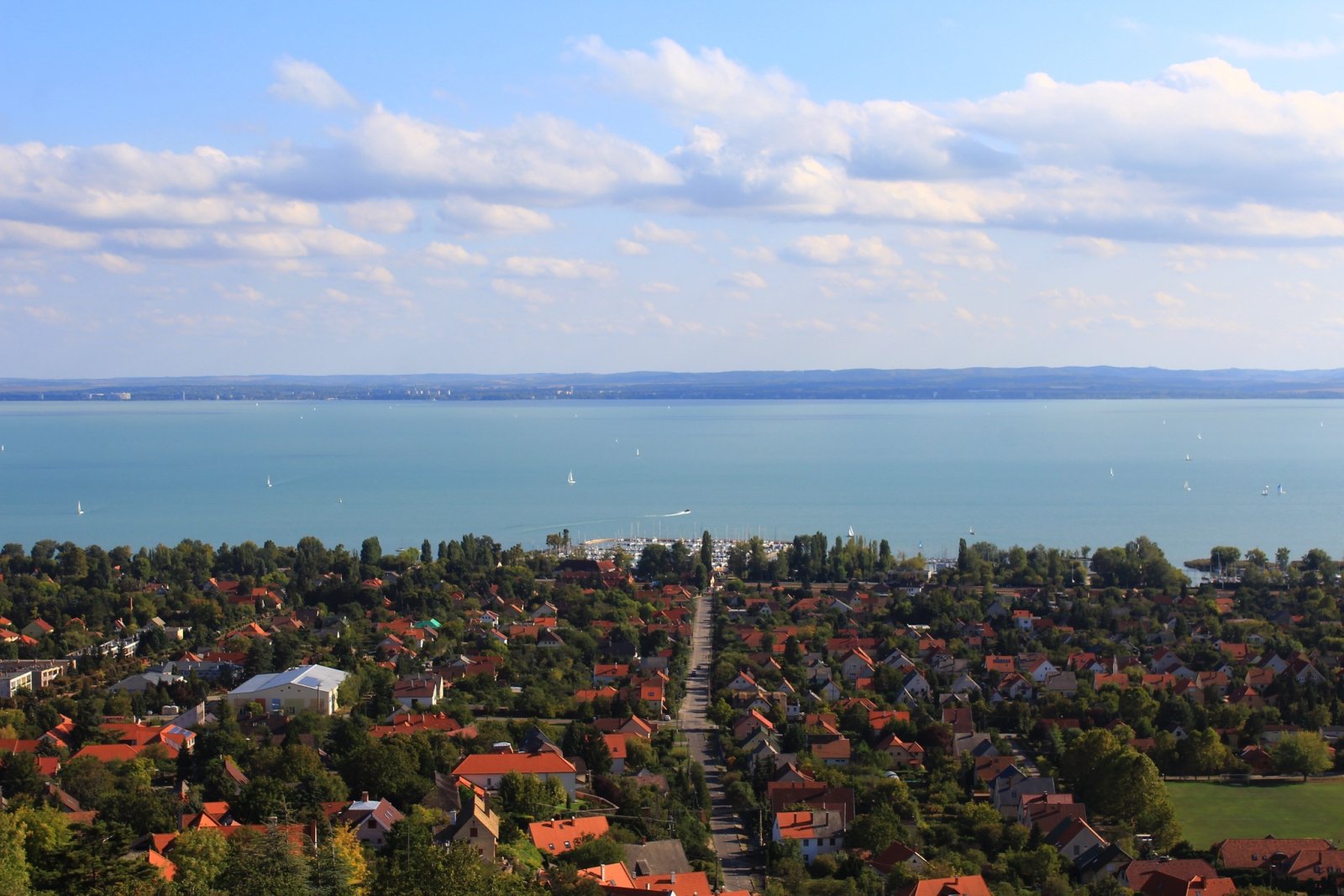 (AAA) Landhaus am Balaton mit Panoramablick für zwei Generationen (FB6009)