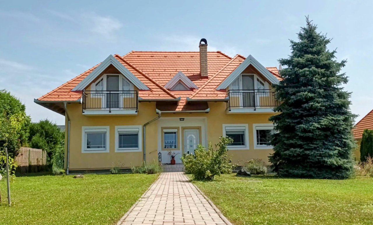 (AAA) Anspruchsvolles, zentral gelegenes Einfamilienhaus in excellentem Zustand (HGY8692)