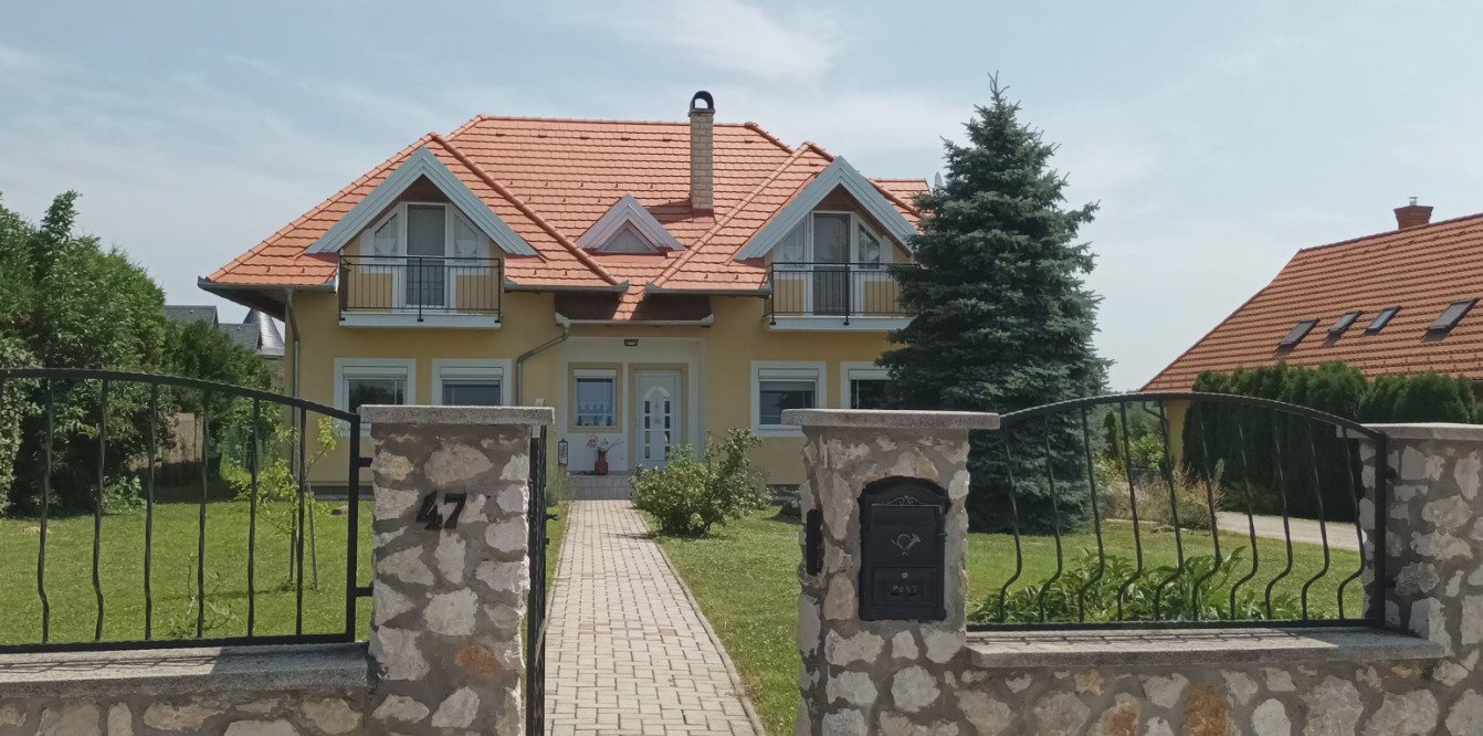 (AAA) Anspruchsvolles, zentral gelegenes Einfamilienhaus in excellentem Zustand