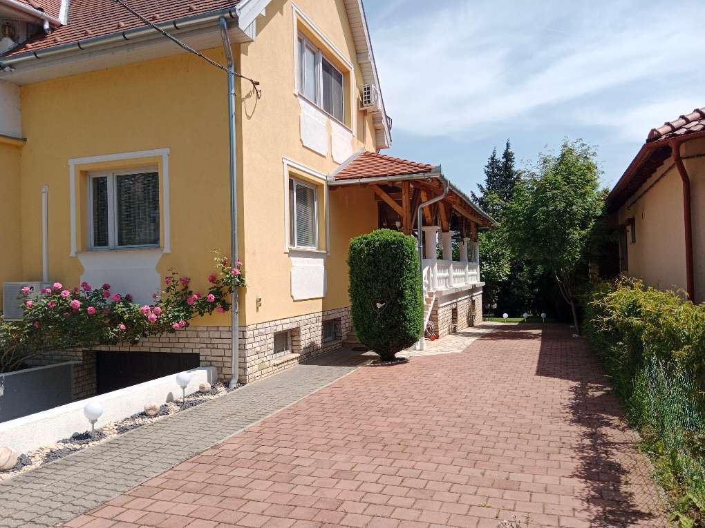 (AAA) Herrschaftliche Villa in Traumlage vom weltbekannten Thermalbad Héviz