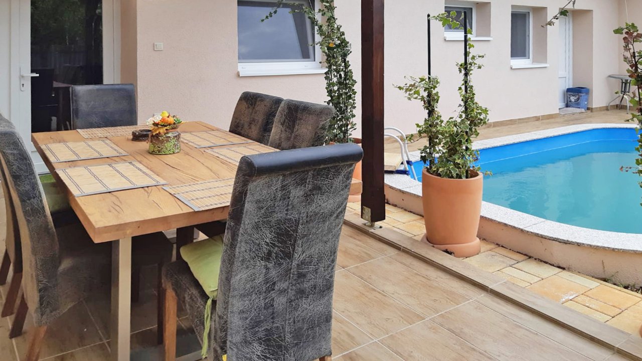 (AAA) Einfamilienhaus mit Pool in ruhiger Straße von Héviz (33395-2)