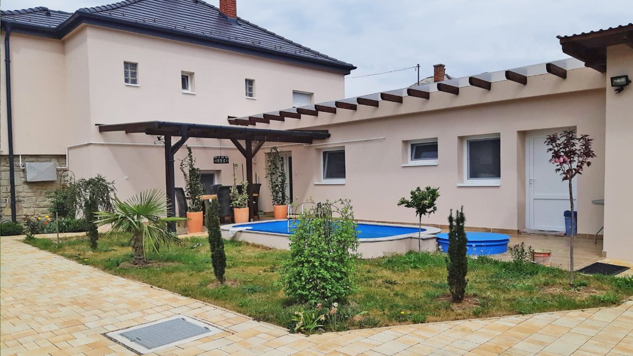 (AAA) Einfamilienhaus mit Pool in ruhiger Straße von Héviz (33395-2)