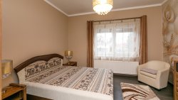 (AAA) Einfamilienhaus mit Pool in ruhiger Straße von Héviz (33395-2)