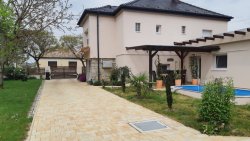 (AAA) Einfamilienhaus mit Pool in ruhiger Straße von Héviz (33395-2)