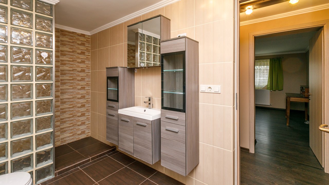(AAA) Einfamilienhaus mit Pool in ruhiger Straße von Héviz (33395-2)