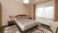 (AAA) Einfamilienhaus mit Pool in ruhiger Straße von Héviz (33395-2)