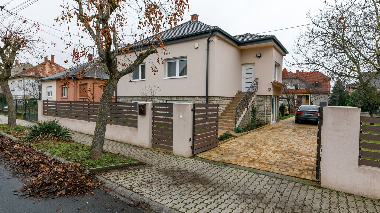 (AAA) Einfamilienhaus mit Pool in ruhiger Straße von Héviz