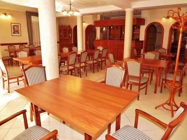 (ACA) 2 Hotels mit Konferenzsaal, Reithalle, Thermalbrunnen und vielen weiteren Extras (FER2207-2)