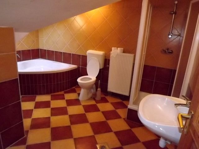 (ACA) 2 Hotels mit Konferenzsaal, Reithalle, Thermalbrunnen und vielen weiteren Extras (FER2207-2)