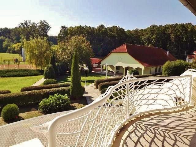 (ACA) 2 Hotels mit Konferenzsaal, Reithalle, Thermalbrunnen und vielen weiteren Extras (FER2207-2)