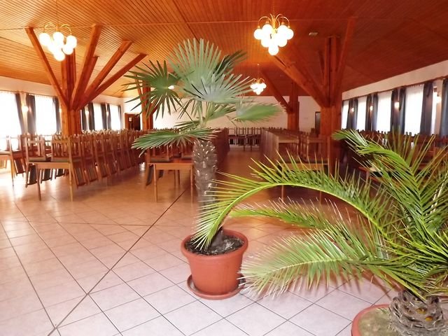 (ACA) 2 Hotels mit Konferenzsaal, Reithalle, Thermalbrunnen und vielen weiteren Extras (FER2207-2)