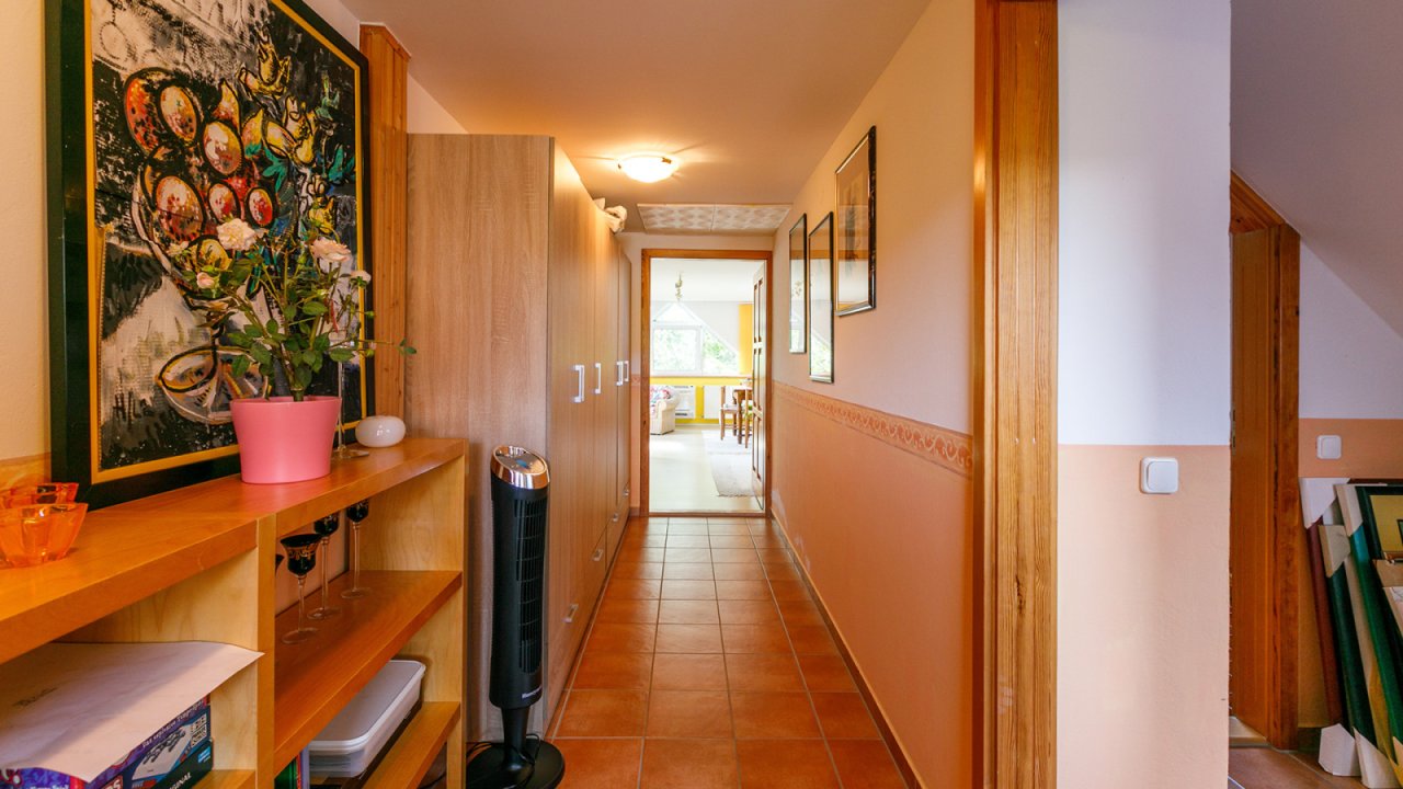 (BAA) Familienhaus mit fantastischem Grundstück und Panoramablick (33502-3)
