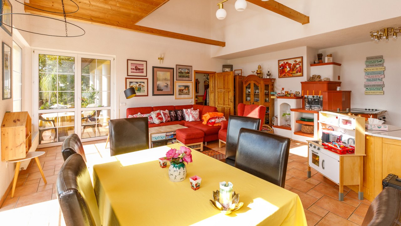 (BAA) Familienhaus mit fantastischem Grundstück und Panoramablick (33502-3)