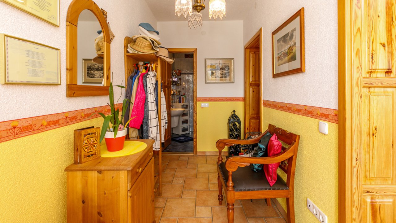 (BAA) Familienhaus mit fantastischem Grundstück und Panoramablick (33502-3)