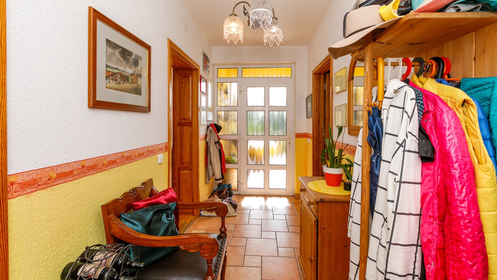 (BAA) Familienhaus mit fantastischem Grundstück und Panoramablick (33502-3)