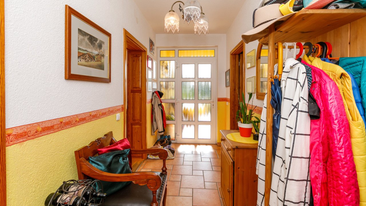 (BAA) Familienhaus mit fantastischem Grundstück und Panoramablick (33502-3)