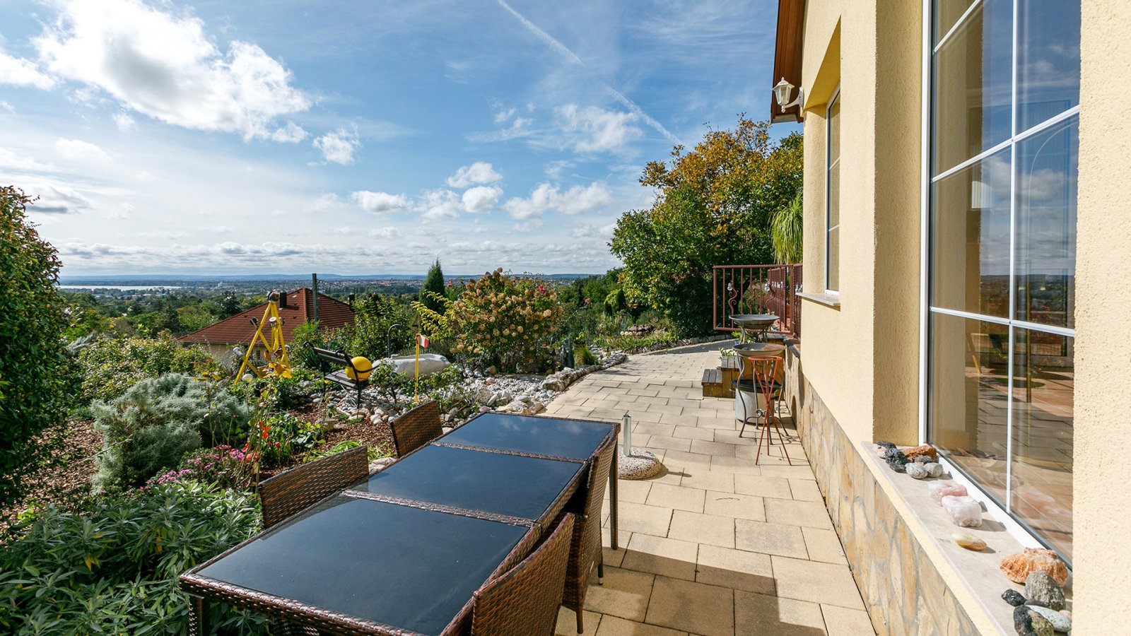 (BAA) Familienhaus mit fantastischem Grundstück und Panoramablick (33502-3)