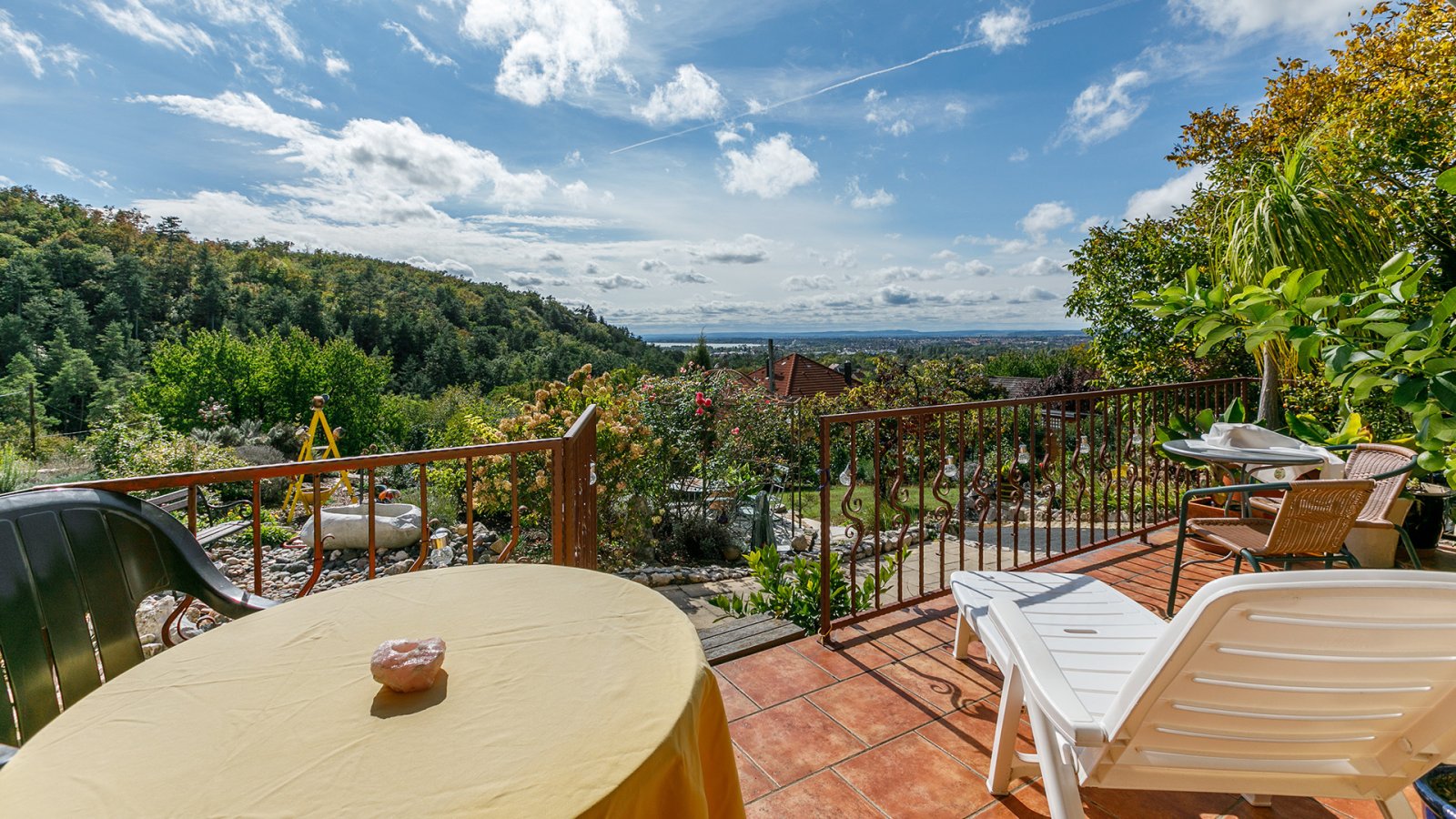 (BAA) Familienhaus mit fantastischem Grundstück und Panoramablick (33502-3)