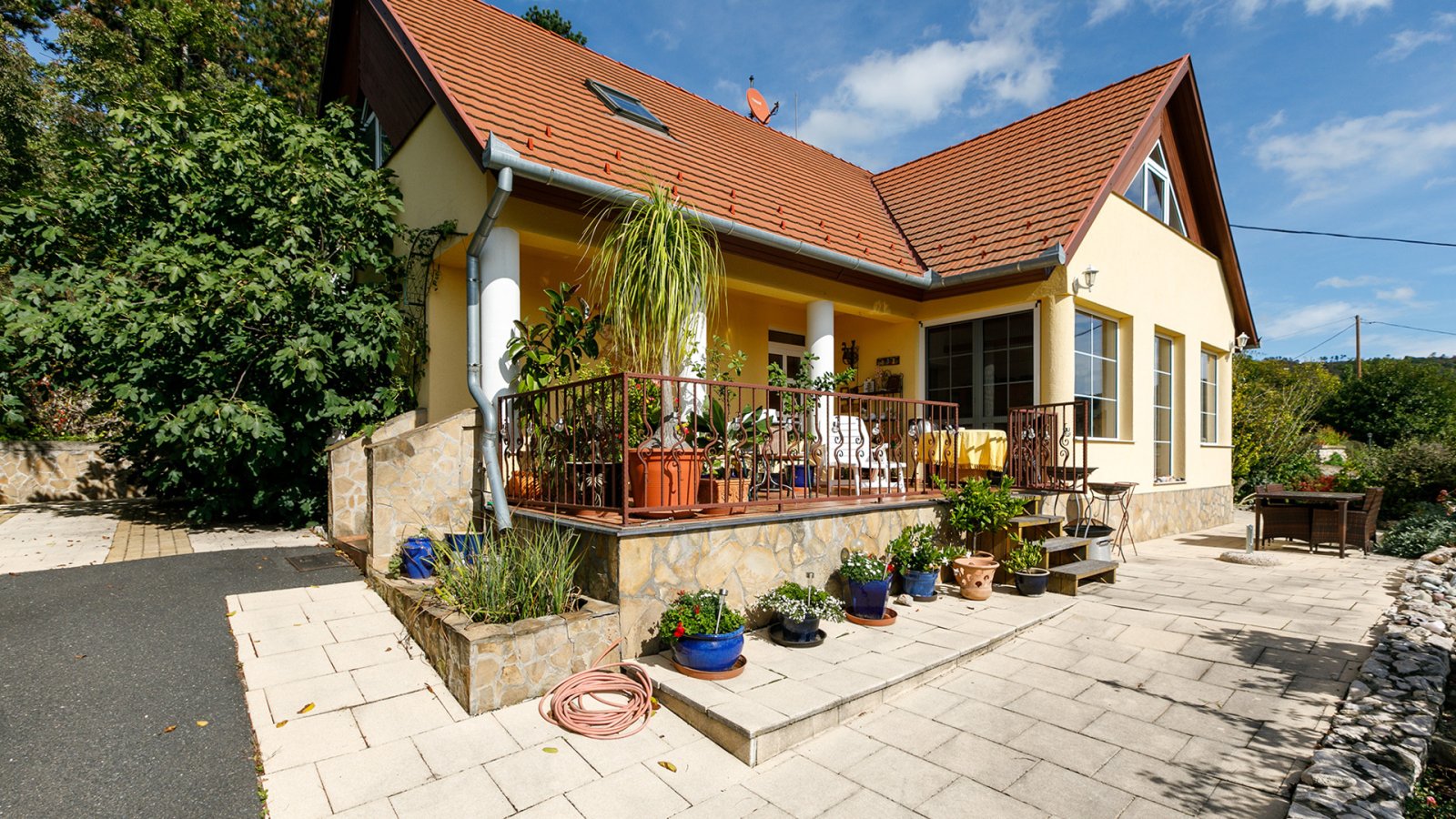 (BAA) Familienhaus mit fantastischem Grundstück und Panoramablick (33502-3)