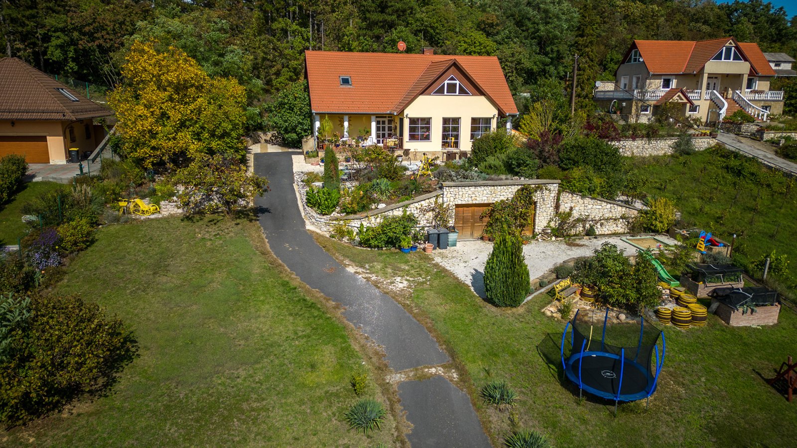 (BAA) Familienhaus mit fantastischem Grundstück und Panoramablick (33502-3)