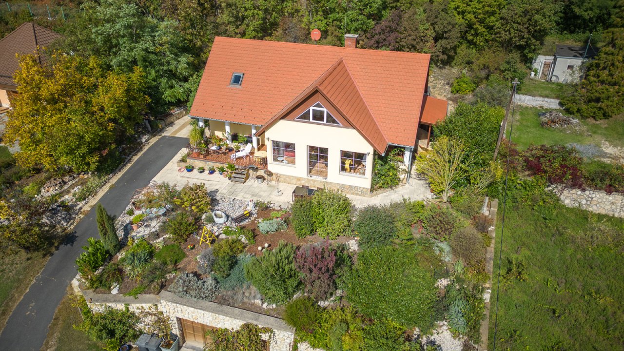 (BAA) Familienhaus mit fantastischem Grundstück und Panoramablick (33502-3)