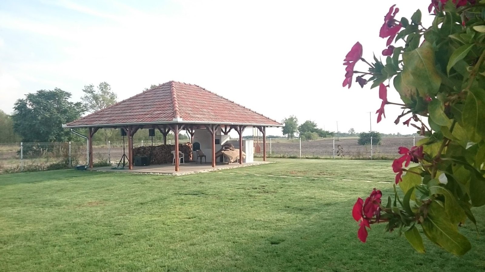 (ABA) Tanya für Tierhaltung inkl. 3 Studio-Apartments (FB0101)