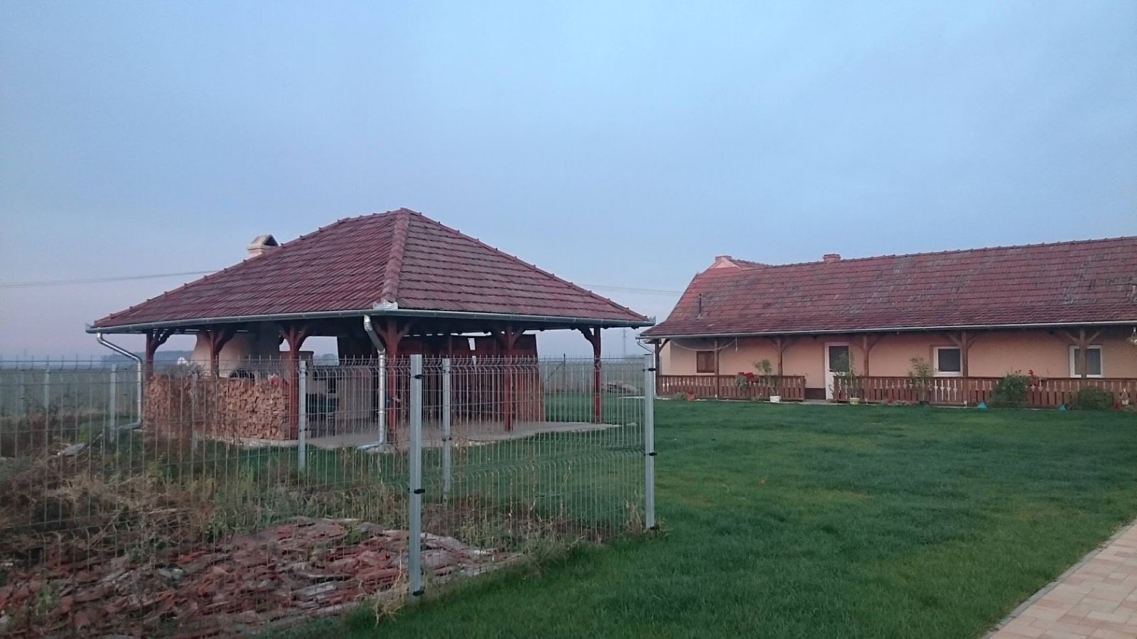 (ABA) Tanya für Tierhaltung inkl. 3 Studio-Apartments (FB0101)