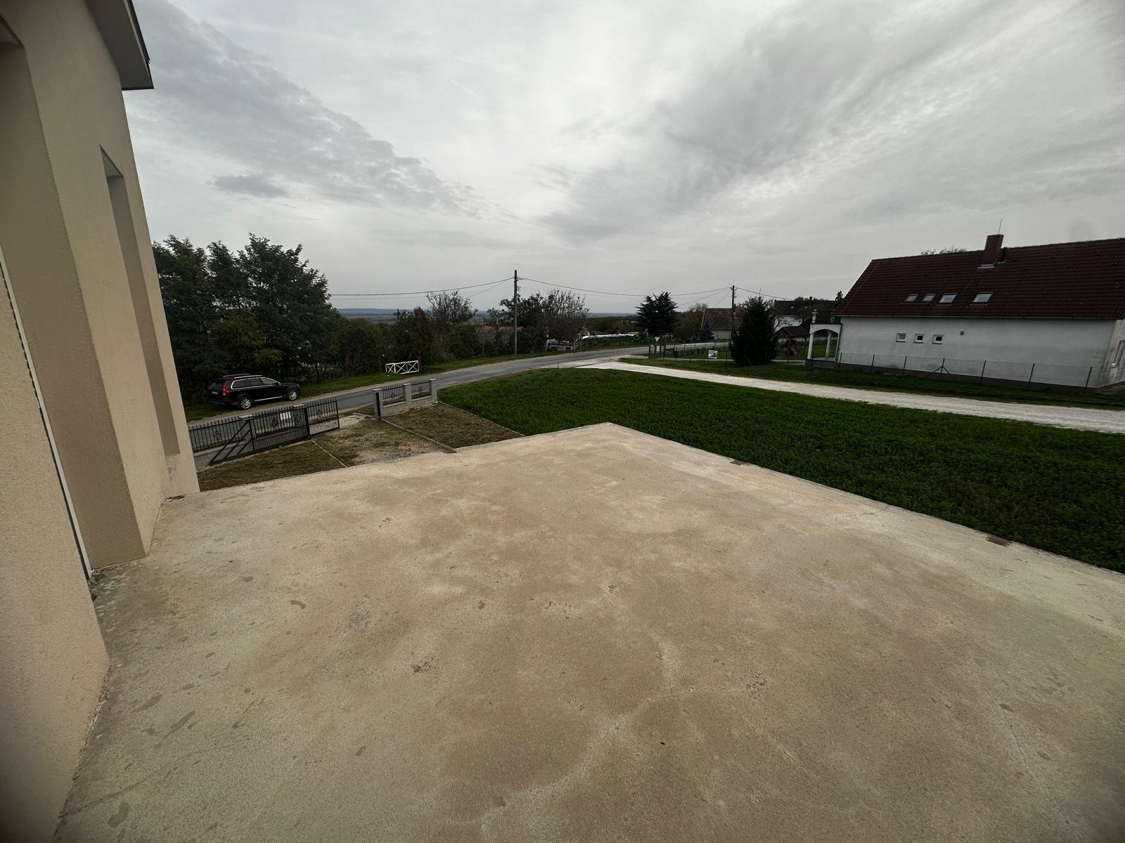 (AAA) Modernes Smart-Home mit Panoramablick auf den Balaton (BI25195)