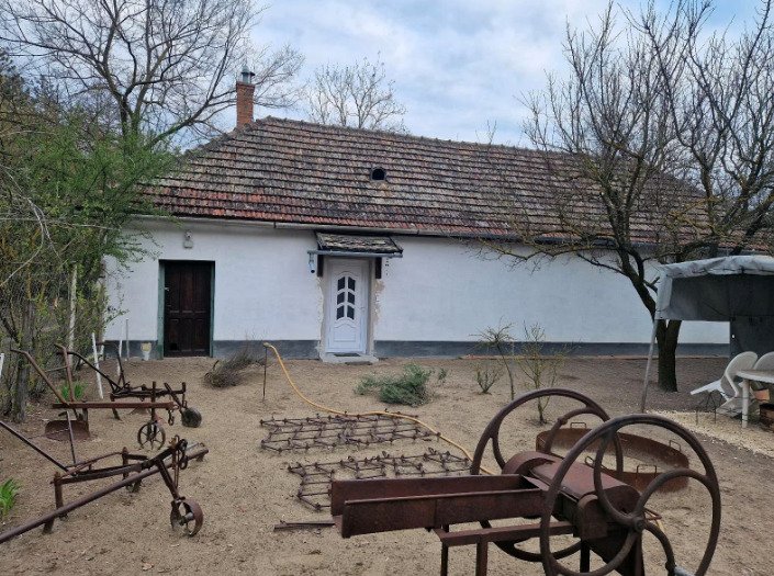 (ABA) Tanya - Alleinstehendes Bauernhaus für Tierhaltung (ROG19)