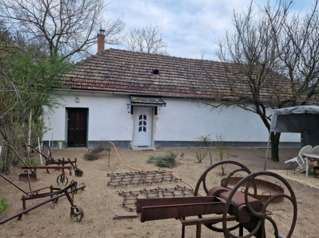 (ABA) Tanya - Alleinstehendes Bauernhaus für Tierhaltung (ROG19)