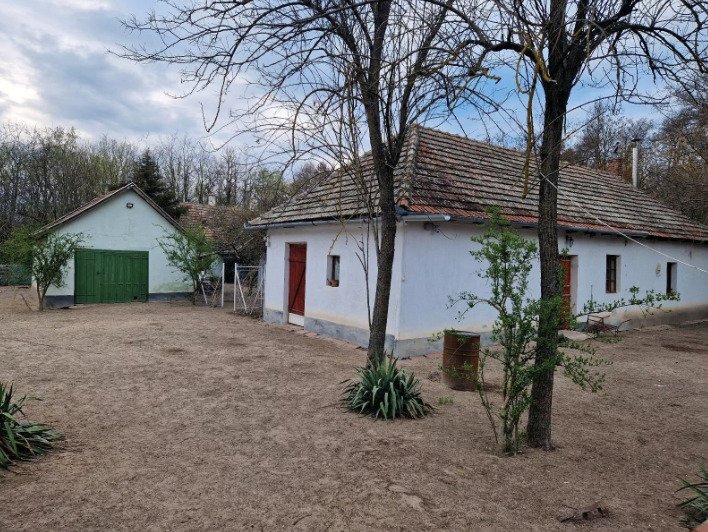 (ABA) Tanya - Alleinstehendes Bauernhaus für Tierhaltung (ROG19)