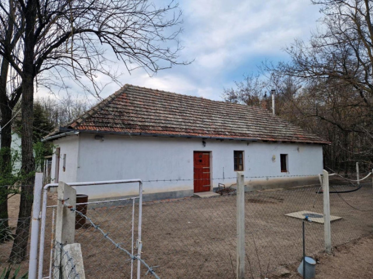 (ABA) Tanya - Alleinstehendes Bauernhaus für Tierhaltung (ROG19)