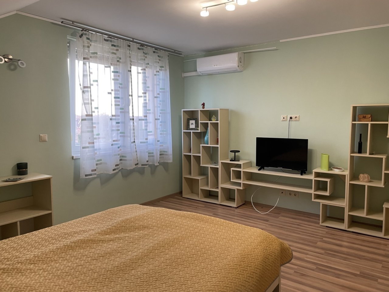 (AAA) Luxushaus für zwei Generationen am Balaton (KE07)