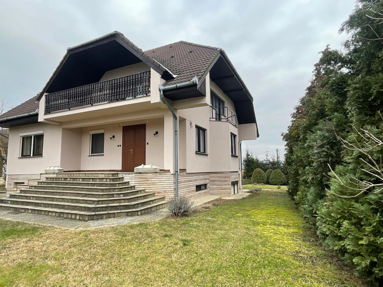 (ABA) Familienhaus für drei Generationen mit Panoramablick