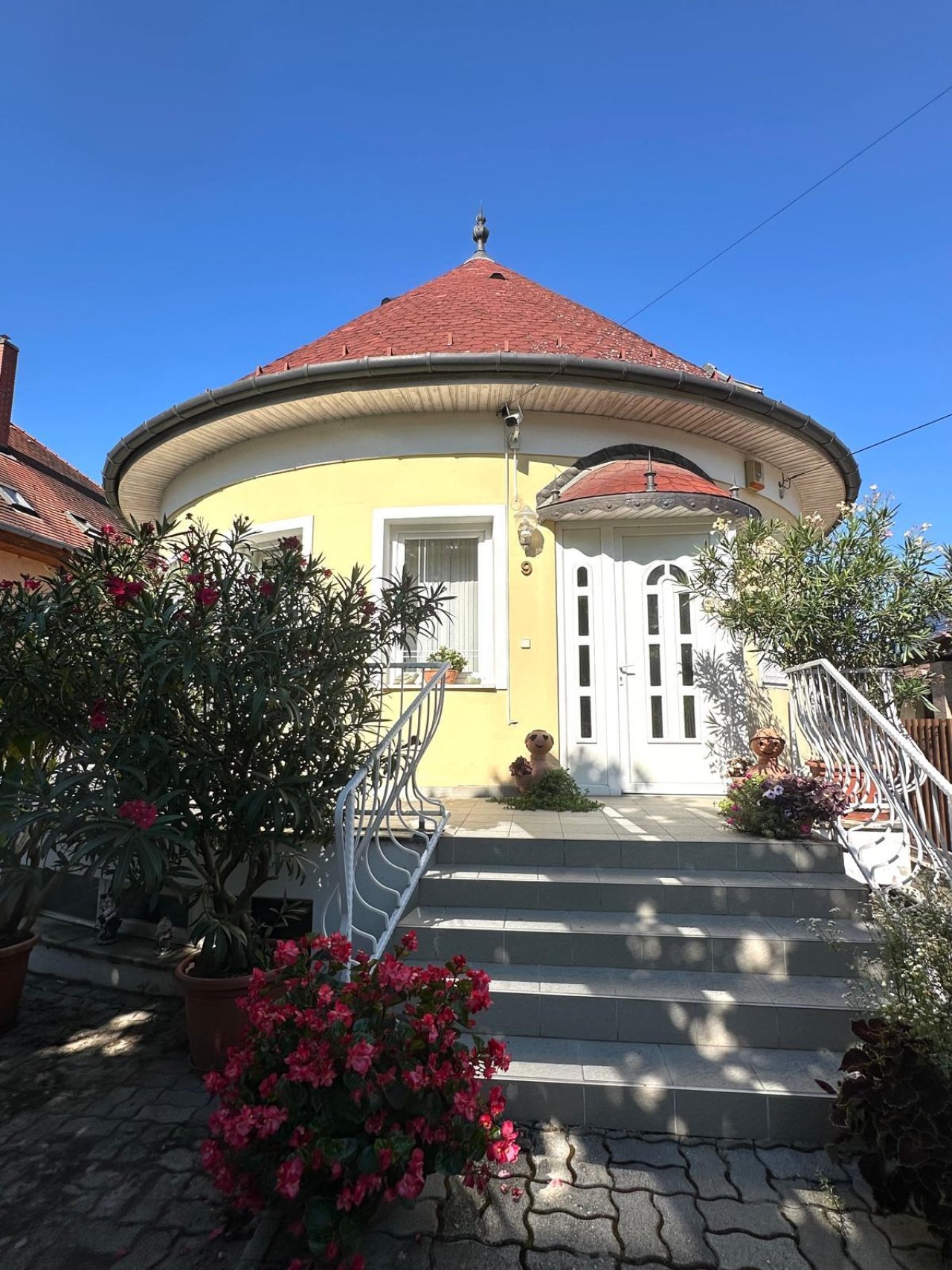 (AAA) Einfamilienhaus mit Praxis und Wohnungen (BI1798)